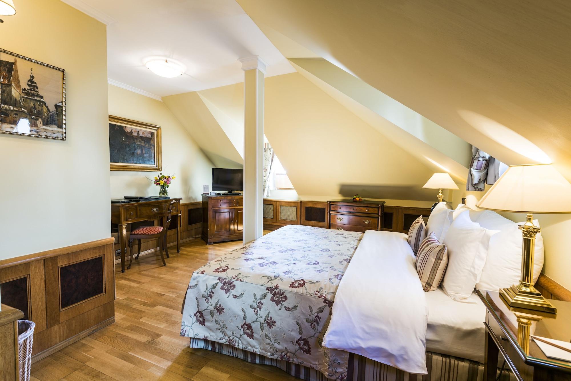 Golden Well Hotel Prague Exterior photo
