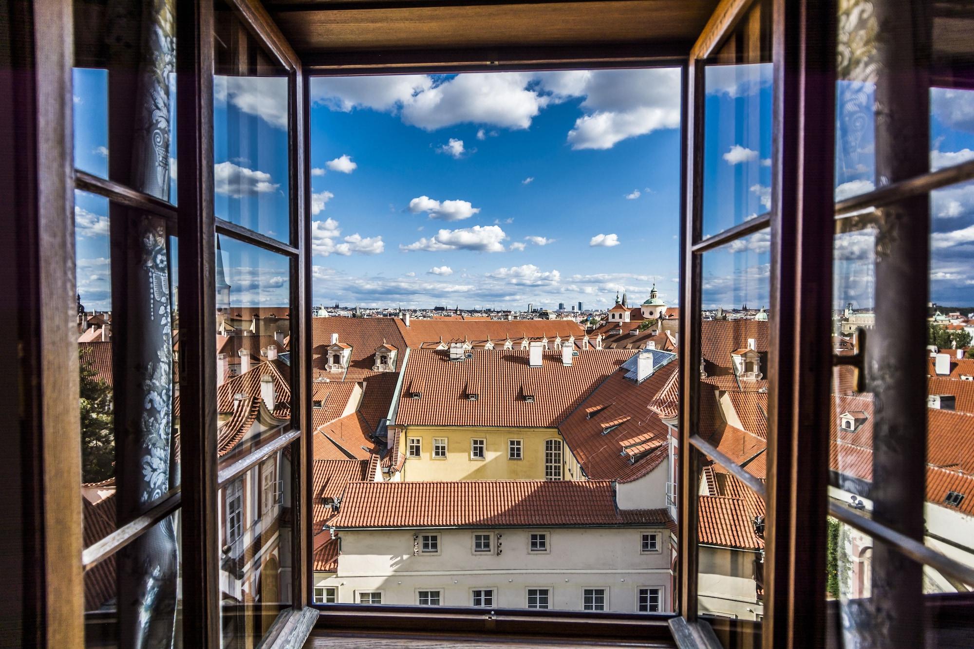Golden Well Hotel Prague Exterior photo