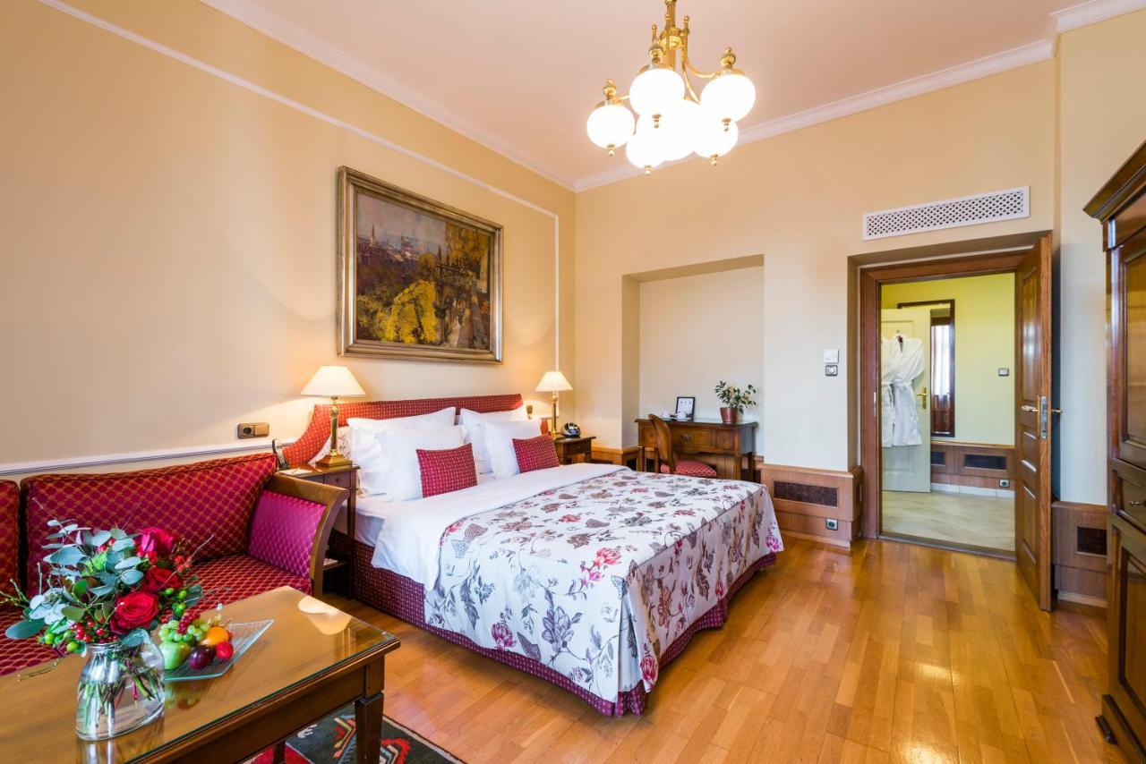 Golden Well Hotel Prague Exterior photo