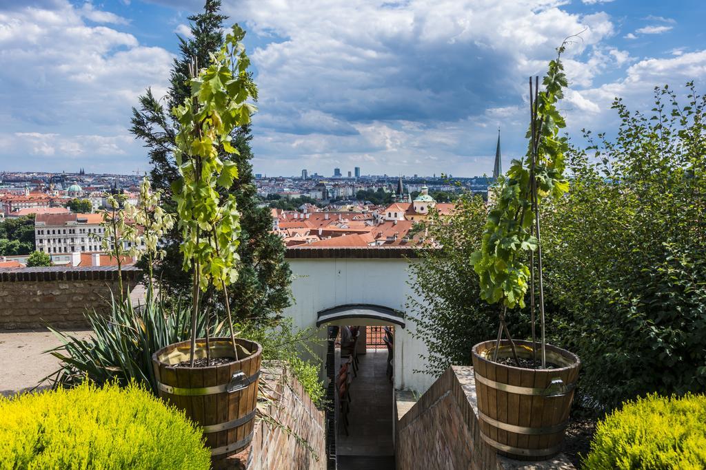 Golden Well Hotel Prague Exterior photo